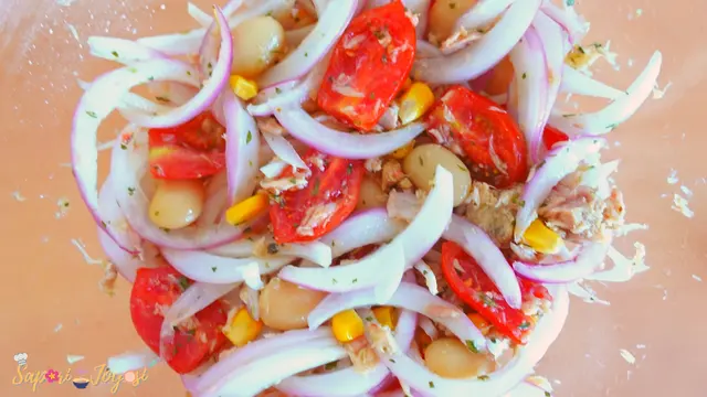 Insalatona di cipolle, tonno e fagioli