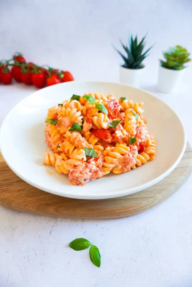 Pasta con feta e pomodorini